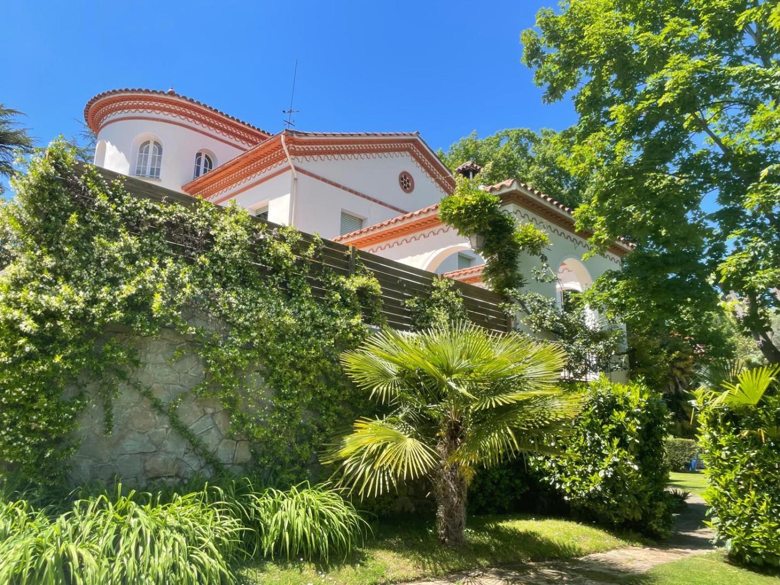 Espectacular Casa Chateau En El Centro De Olot Ngoại thất bức ảnh