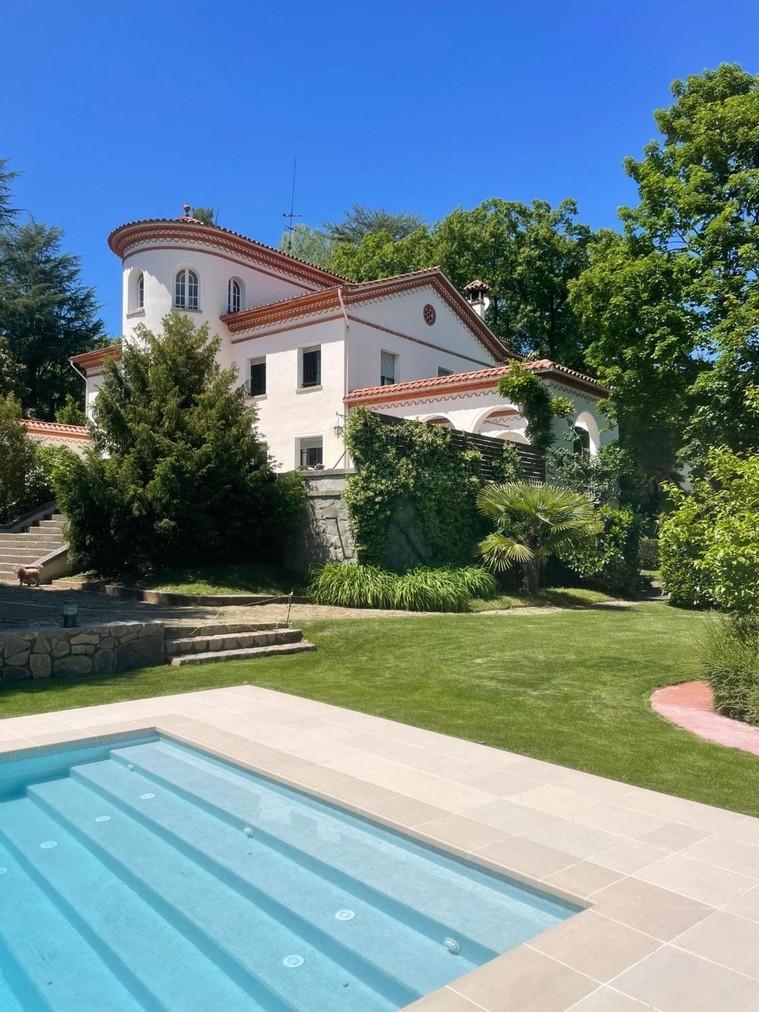 Espectacular Casa Chateau En El Centro De Olot Ngoại thất bức ảnh