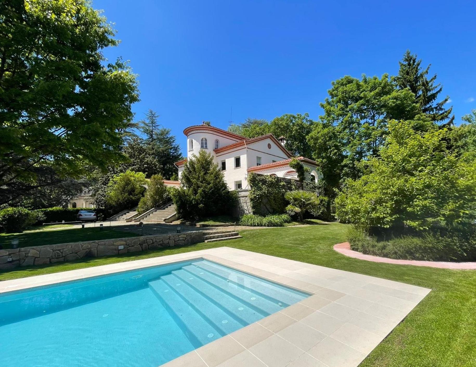 Espectacular Casa Chateau En El Centro De Olot Ngoại thất bức ảnh