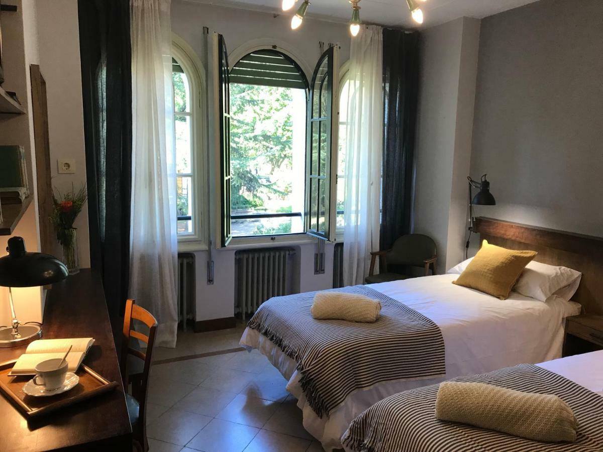 Espectacular Casa Chateau En El Centro De Olot Ngoại thất bức ảnh